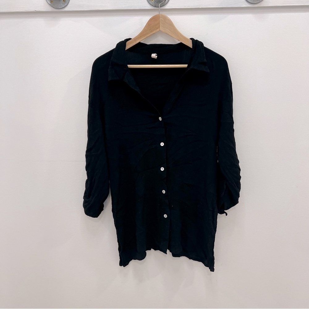 Elan ecellent crepe style shirt with buttons and slits